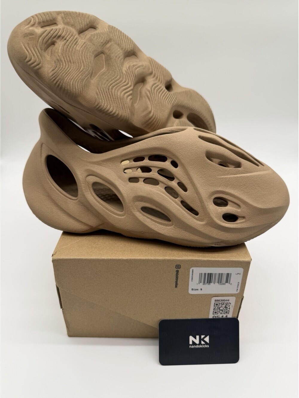 Size 9M - Adidas Yeezy Foam Runner RNR: Clay Taupe - PRE-OWNED - GV6842